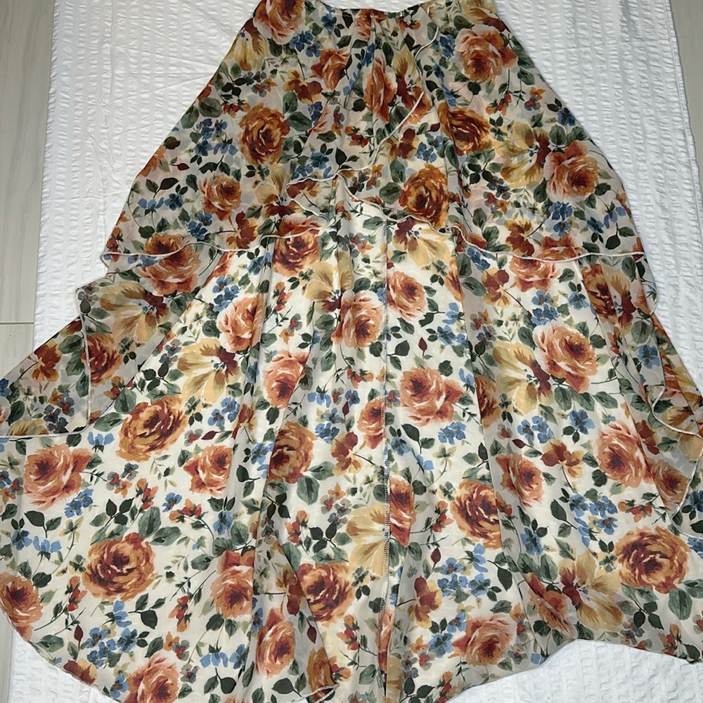 LF HIGH LOW SKIRT SIZE SMALL